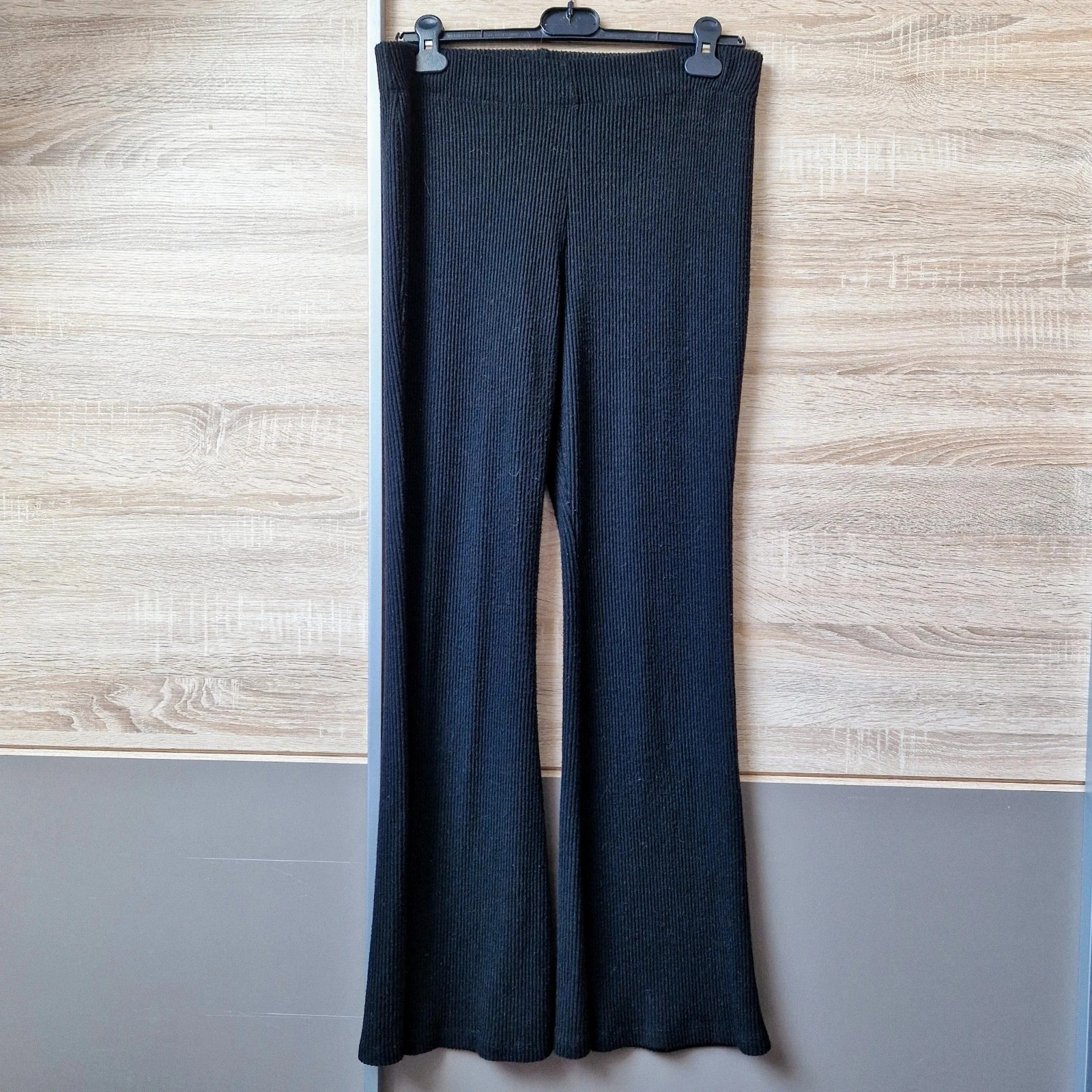 Pantalon évasé.